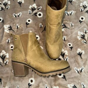 Amazon Tan Ankle Boots with Suede Texture and Block Heel